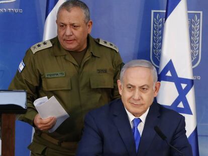 El primer ministro israelí, Benjamín Netanyahu, y el jefe del Ejército, general Gadi Eizenkot, en Tel Aviv.