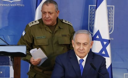 El primer ministro israelí, Benjamín Netanyahu, y el jefe del Ejército, general Gadi Eizenkot, en Tel Aviv.