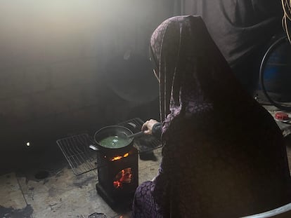 Rawand al Titar está embarazada de cinco meses y ahora teme que la anunciada toma de la Ciudad de Gaza la obligue a una nueva evacuación.