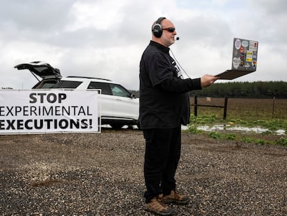 Co-founder and executive director of Death Penalty Action Abraham Bonowitz, a death penalty abolitionist based in Columbus, Ohio, outside of Holman Correctional Facility in Atmore, Alabama, January 25, 2024.