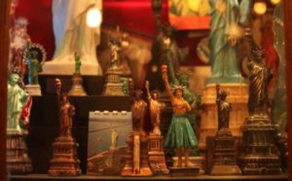Miniaturas de la Estatua de la Libertad en el museo City Reliquary, en Williamsburg (Nueva York).