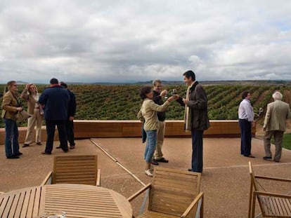Cata en la bodega Juan Alcorta, en Logroño (La Rioja), proyectada por Ignacio Quemada. Se organizan visitas a diario.