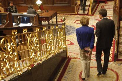 María Teresa Fernández de la Vega y José Luis Rodríguez Zapatero, el martes en el Congreso.