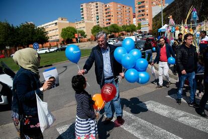 Reparto de propaganda electoral en Barcelona.