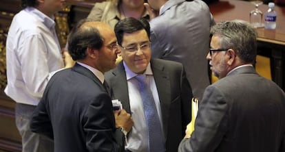 En el centro, Arturo Ros, presidente de la Entidad Metropolitana de Servicios Hidráulico y alcalde popular de Manises
