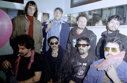 Carlos Bergen (Perritos Genéricos), Enrique Álvarez (Gober), Alejandro Guerrero (Elale de la Portales) y Pablo Mendía (Aquamute). Abajo: Emilio Guerrero, Emmanuel Garcúa (Choby), Israel Ramírez (Belafonte) y Álvaro Rodríguez (Apache O’ Raspi). 
