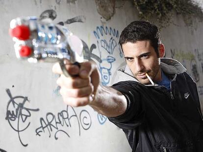 Miguel Ángel Silvestre, <i>El Duque</i>, en televisión, entrenando para mafioso y asesino.