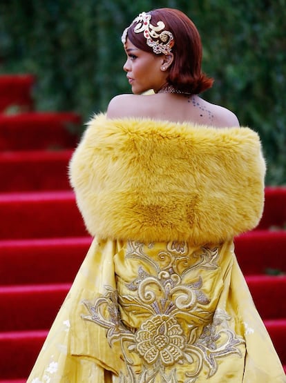 Detalhe do bordado da camada de Rihanna