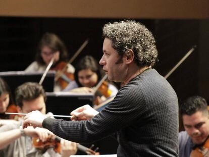 Gustavo Dudamel durante uno de los ensayos en Santiago de Chile