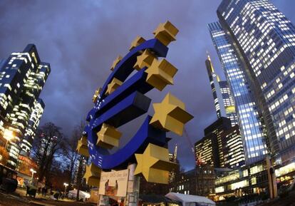 El Euro, frente al Banco Central Europeo en Frankfurt.