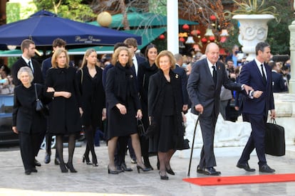 Los reyes eméritos de España, Juan Carlos I y Sofía, junto a la princesa Irene de Grecia, las infantas Elena y Cristina y sus hijos.
