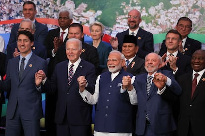 Luiz Inácio Lula da Silva, presidente del Brasile e ospite del G20, insieme al presidente uscente degli Stati Uniti, Joe Biden, e altri leader, questo martedì a Rio de Janeiro.