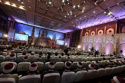 Vista de la sala de la universidad al Azhar de El Cairo donde el papa Francisco ha participado junto al jeque Ahmed al Tayeb en una conferencia sobre la paz.