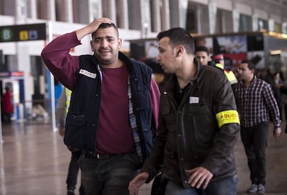 Family members arriving at Barcelona airport on Tuesday. Catalan parties have expressed their condolences to friends and relatives of the victims of the Germanwings flight that crashed in the French Alps.