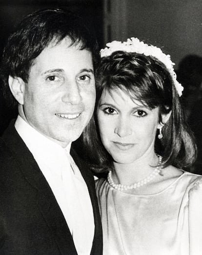 Paul Simon and Carrie Fisher at their wedding, held in the singer's New York apartment, on August 16, 1983.