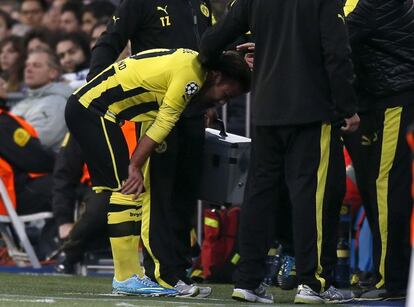 Götze se marcha lesionado del terreno de juego.