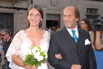 Paco de Lucía junto a su hija Casilda el día de la boda de esta, en 2008.
