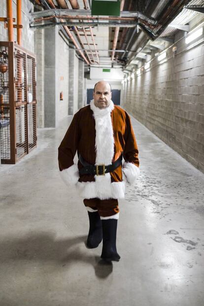 Pedro Patarro Martínez (58 años). Profesión: desempleado. Centro Comercial Isla Azul, Madrid. 2018. "La Navidad me parece maravillosa. Me gusta ver la alegría de los niños".