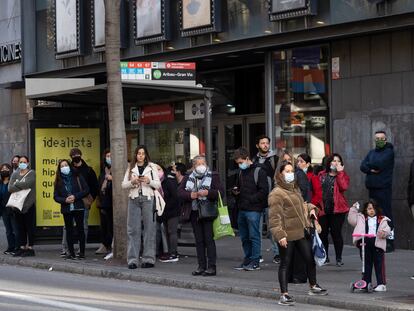 Una parada de bus de Barcelona durante la huelga de conductores del pasado mes de febrero.