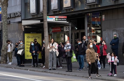 Una parada de bus de Barcelona durante la huelga de conductores del pasado mes de febrero.