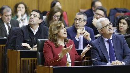 Susana D&iacute;az junto a Manuel Jim&eacute;nez Barrios, este mi&eacute;rcoles en el Parlamento.