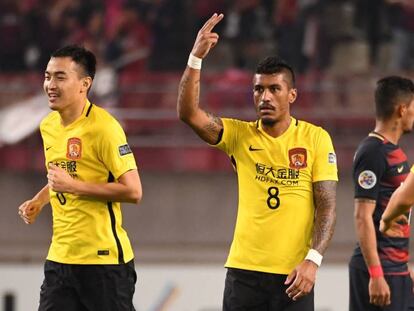 Paulinho, durante uma partida com o Guangzhou.