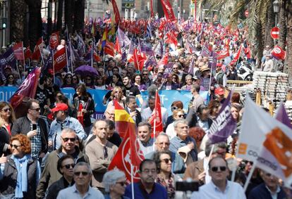 Los sindicatos CCOO-PV y UGT-PV han reclamado al próximo Gobierno valenciano firmeza en la reivindicación de una mejor financiación autonómica, condonación de la deuda y mayores inversiones, y han exigido que actúe como "motor de una economía de base industrial".