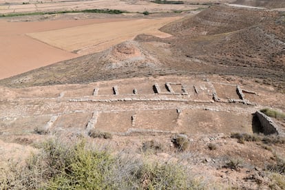 Vista aérea del yacimiento íbero Cabezo de Alcalá, a las afueras de la localidad de Azaila.