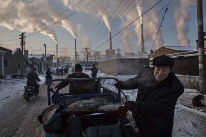 Kevin Frayer, de Reuters, ha logrado el primer premio en el apartado de Vida Diaria en la categoría de una única foto con esta imagen de un trabajador de las minas de carbón en Shanxi, China.