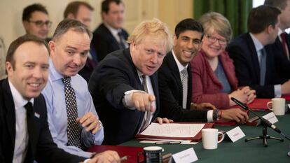 El primer ministro británico, Boris Johnson, con algunos miembros de su nuevo Ejecutivo.