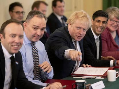 El primer ministro británico, Boris Johnson, con algunos miembros de su nuevo Ejecutivo.