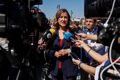 La alcaldesa de Valencia, María José Catalá, del PP, anuncia este lunes que el Ayuntamiento comprará el edifico de 134 viviendas sociales de La Torre. 