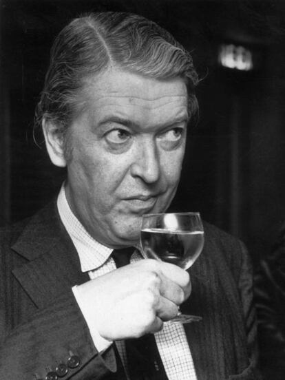 Kingsley amis con copa