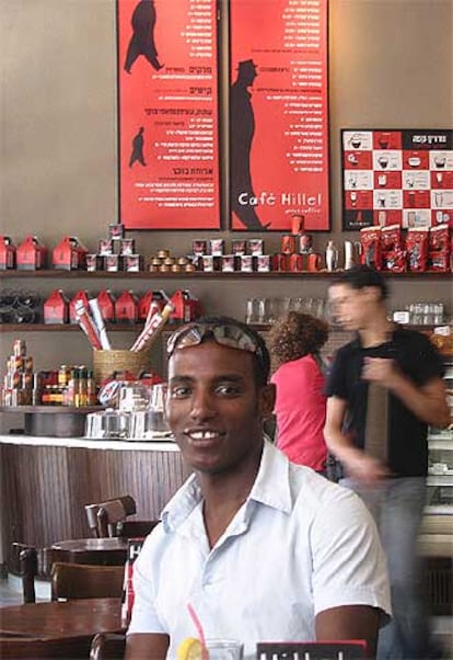 Gadi Destau, en un café de Jerusalén.