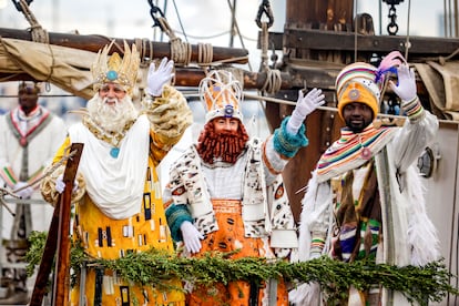 Llegada de los Reyes Magos de Oriente al puerto de Barcelona, este viernes.