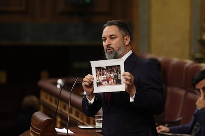 El líder de Vox, Santiago Abascal, interviene en el debate. 