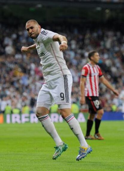Benzema celebra su segundo gol.