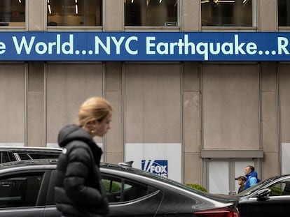 A display shows the news about an earthquake in New York City at News Corp Headquarters, Friday, April 5, 2024, in New York.