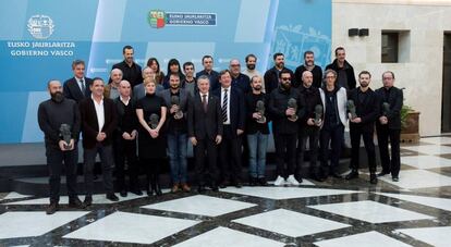 El lehendakari, Iñigo Urkullu, amb l'equip d''Handia'.