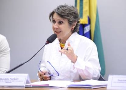 Deputada Erika Kokay critica CBF por descumprir acordo.