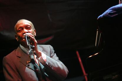 Bebo Valdés se subió incansablemente a los escenarios españoles. En la imagen, el cubano en su actuación en el festival de jazz Galapajazz en 2004, de Galapagar (Madrid).