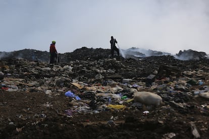 Vista de basura en las áreas de Cerro Patacón kuna Nega en el Corregimiento Ancón.