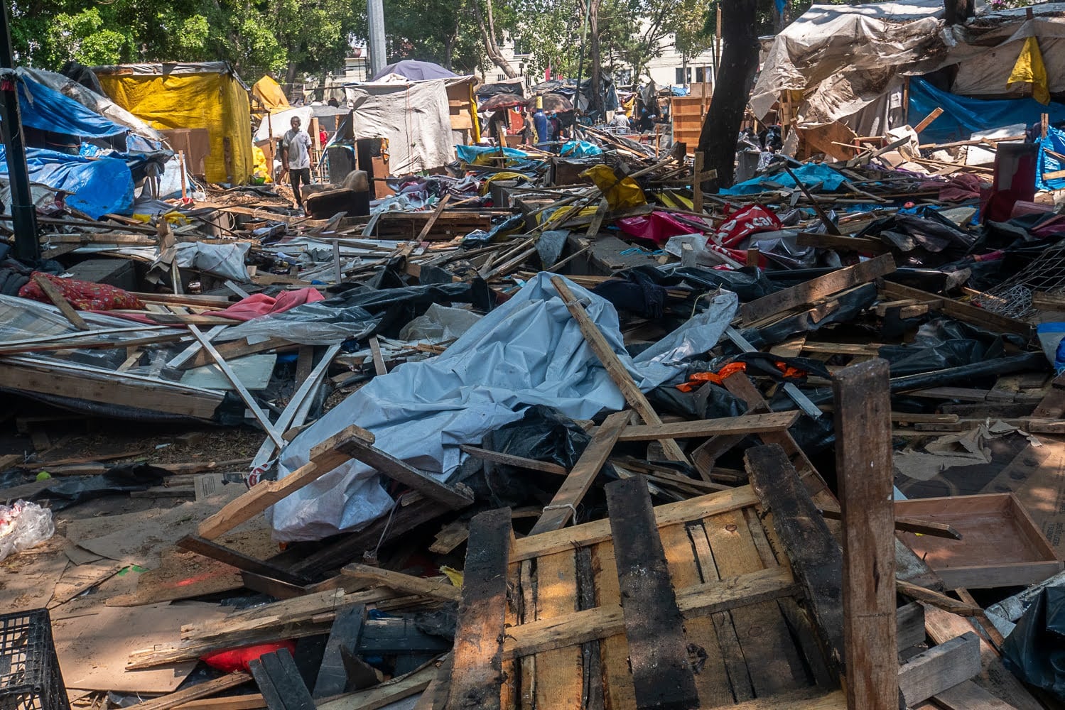 Un campamento de migrantes fue demolido por autoridades de la Ciudad de México.