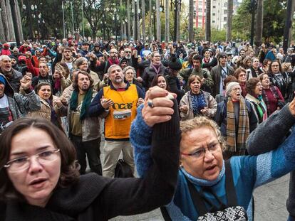 Acto delante de la Catedral Metropolitana, en S&atilde;o Paulo, contra el asesinato del recolector Ricardo Nascimento por parte de la Polic&iacute;a Militar