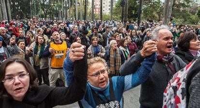 Acto delante de la Catedral Metropolitana, en S&atilde;o Paulo, contra el asesinato del recolector Ricardo Nascimento por parte de la Polic&iacute;a Militar