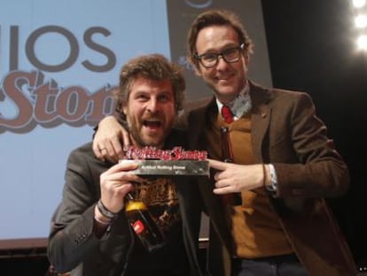 Ra&uacute;l Cimas recibe el premio Actitud Rolling Stone de su compa&ntilde;ero Joaqu&iacute;n Reyes