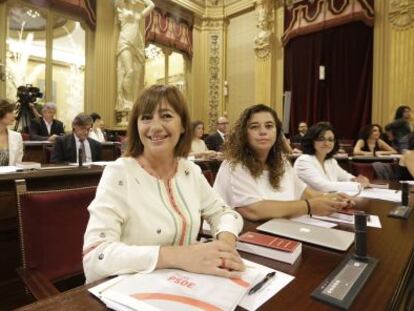 Francina Armengol, presidenta de Baleares, en el Parlament balear.