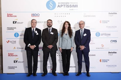 De izda a dcha: José María Alonso Puig, Joaquim Guallar (DIN 01), Director del Servicio Jurídico y Secretaría (Chief Legal Officer) Grupo Catalana Occidente, S.A, Ana Manrique, Project Manager de Fundación Pro Bono, Santiago Martínez Garrido, Secretario general y del Consejo