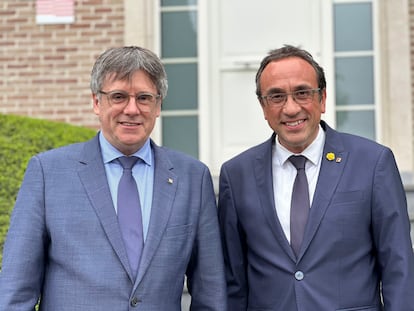 Foto cedida por el Parlament de Cataluña tras la visita de Josep Rull a Carles Puigdemont en Bélgica.