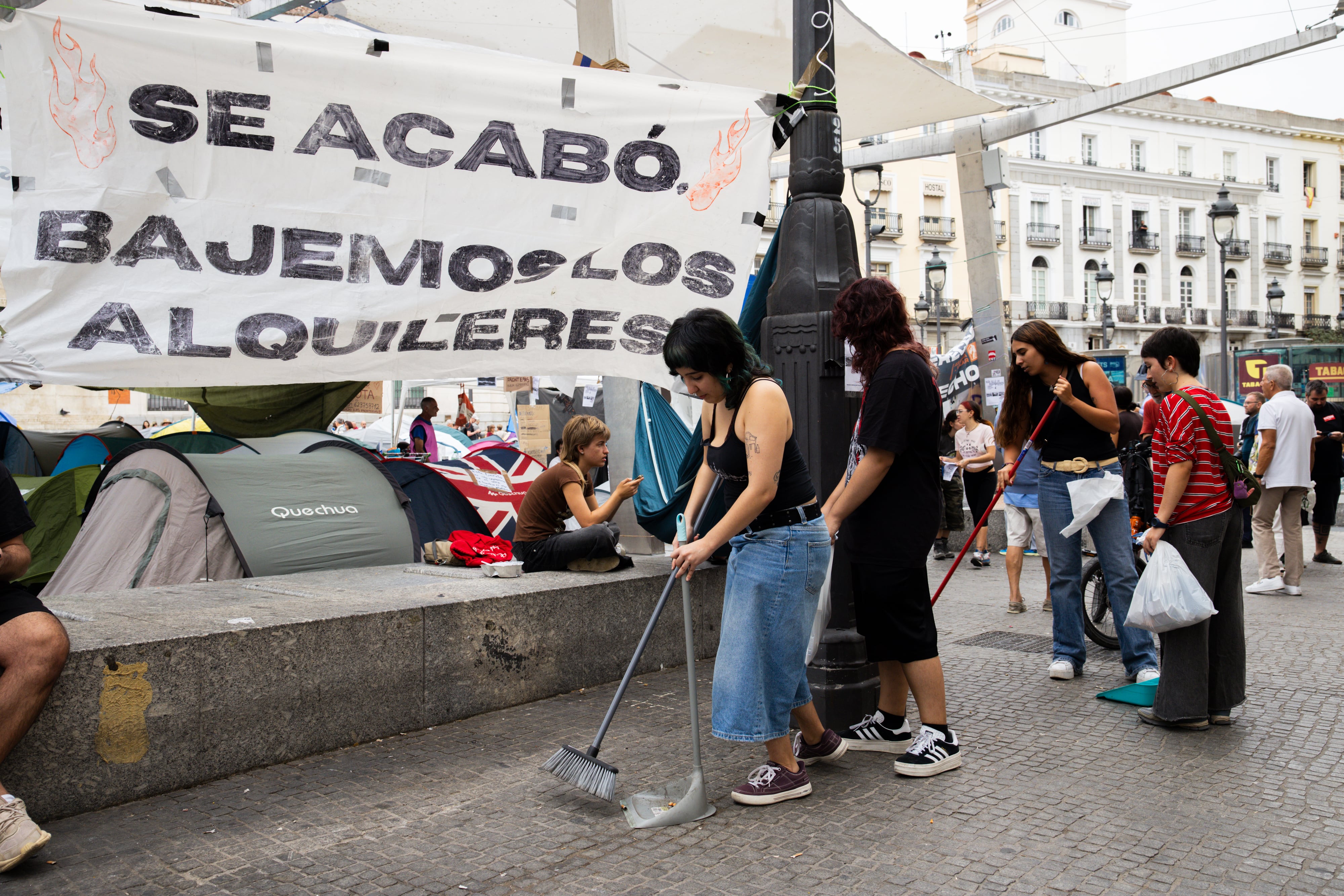 Primeras 48 horas de acampada en la Puerta del Sol: "Nos quedaremos de manera indefinida"